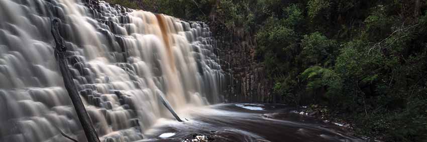 See the rock formations at Dip Falls