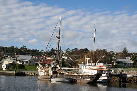 Smithton, pic of boats at wharf